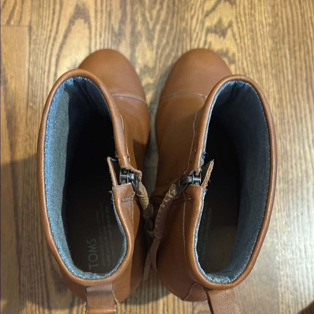 TOMS Tan Ankle Boots with Stacked Heel and Side Zipper - Picture 4 of 6